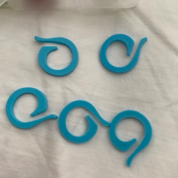 NEW Crochet Set Kit Beginner 8 Hooks 0.6mm to 1.75mm Amigurumi - Picture 5 of 6